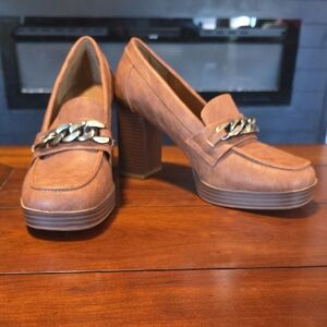 White Mountain Cliffs Loafer Tan Platform Chain-Accent Block Heels